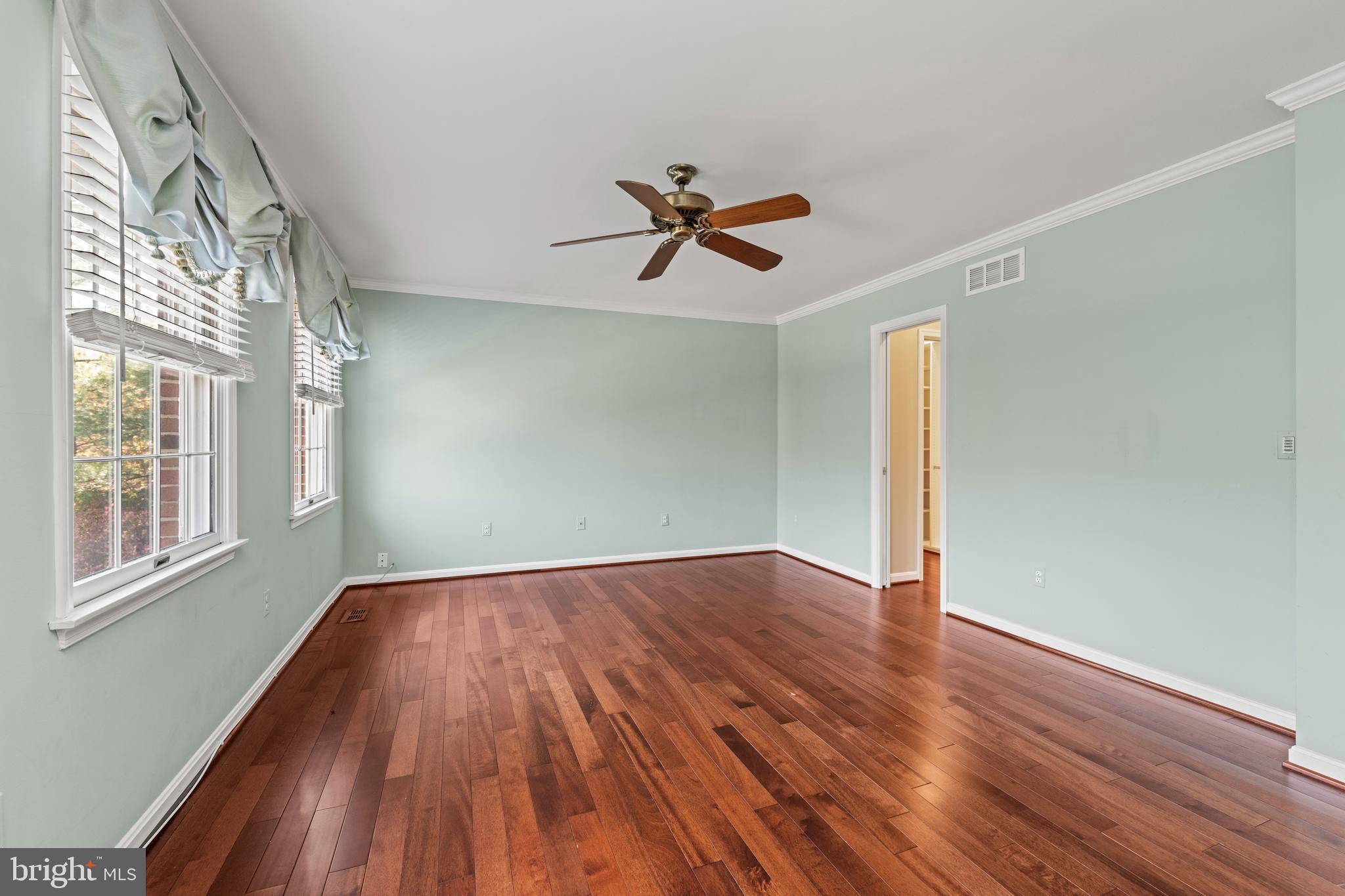 6 FOUNDRY CT