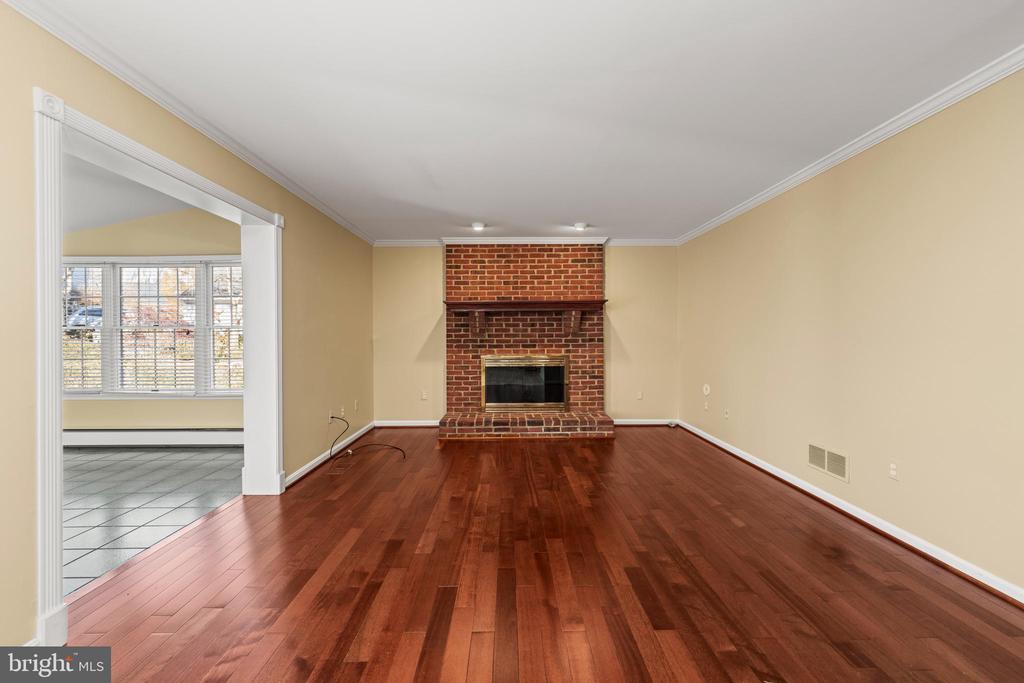 6 FOUNDRY CT