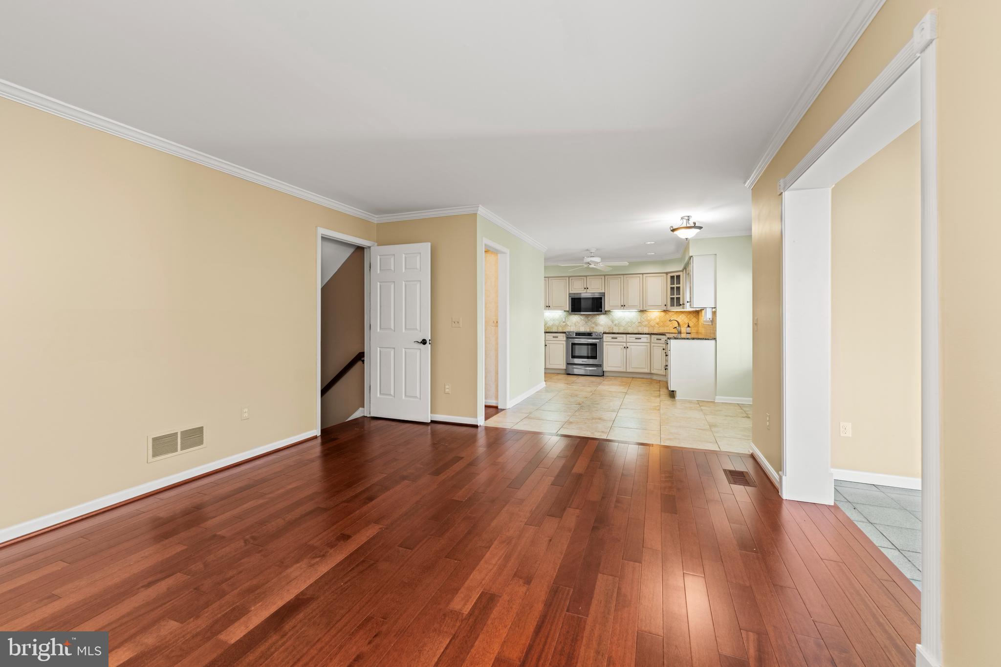 6 FOUNDRY CT
