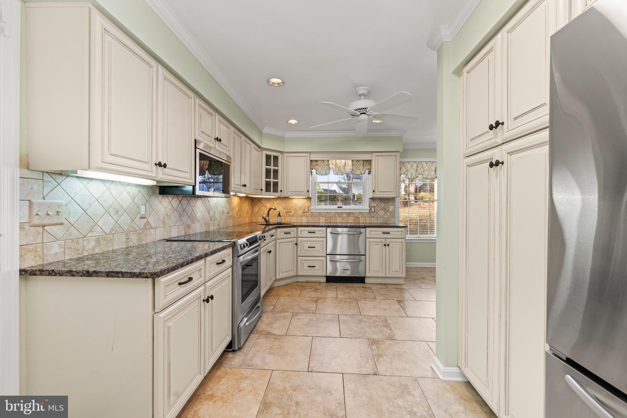 6 FOUNDRY CT