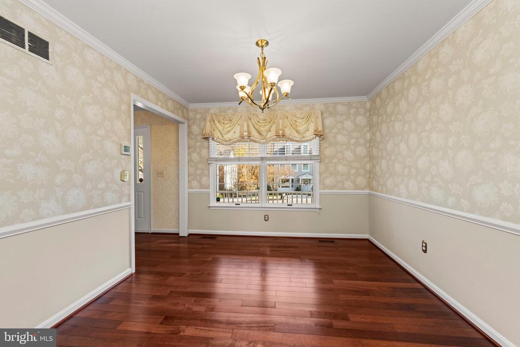 6 FOUNDRY CT