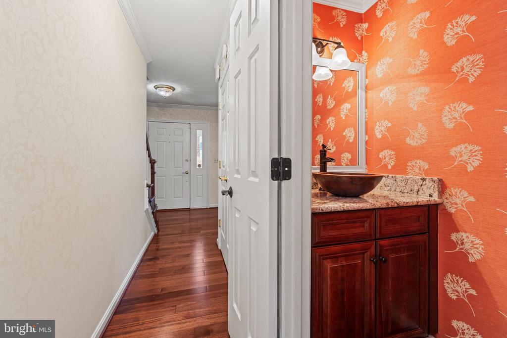 6 FOUNDRY CT