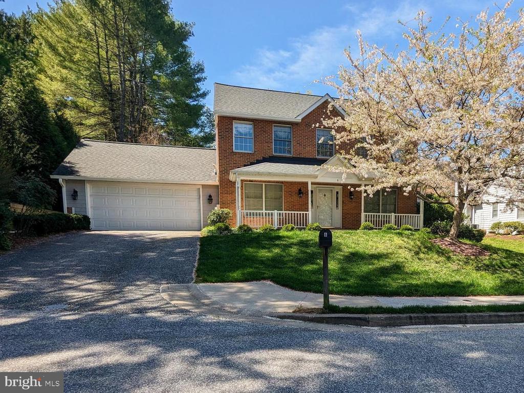 6 FOUNDRY CT