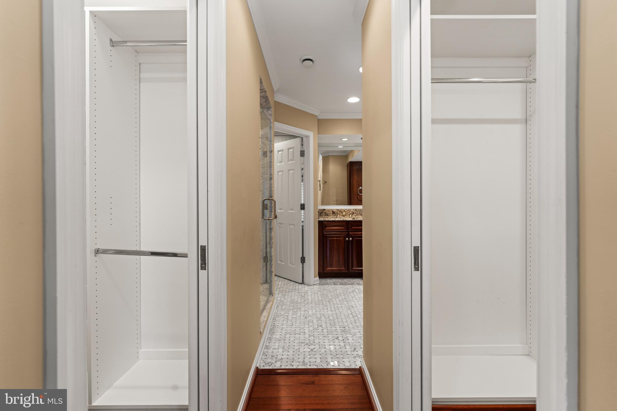 6 FOUNDRY CT