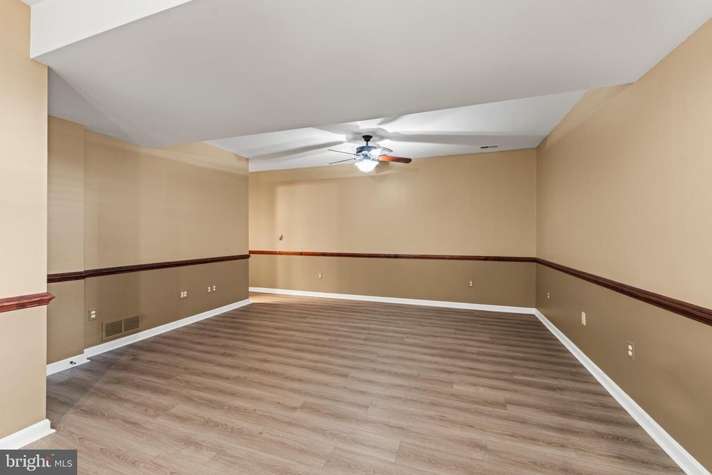 6 FOUNDRY CT
