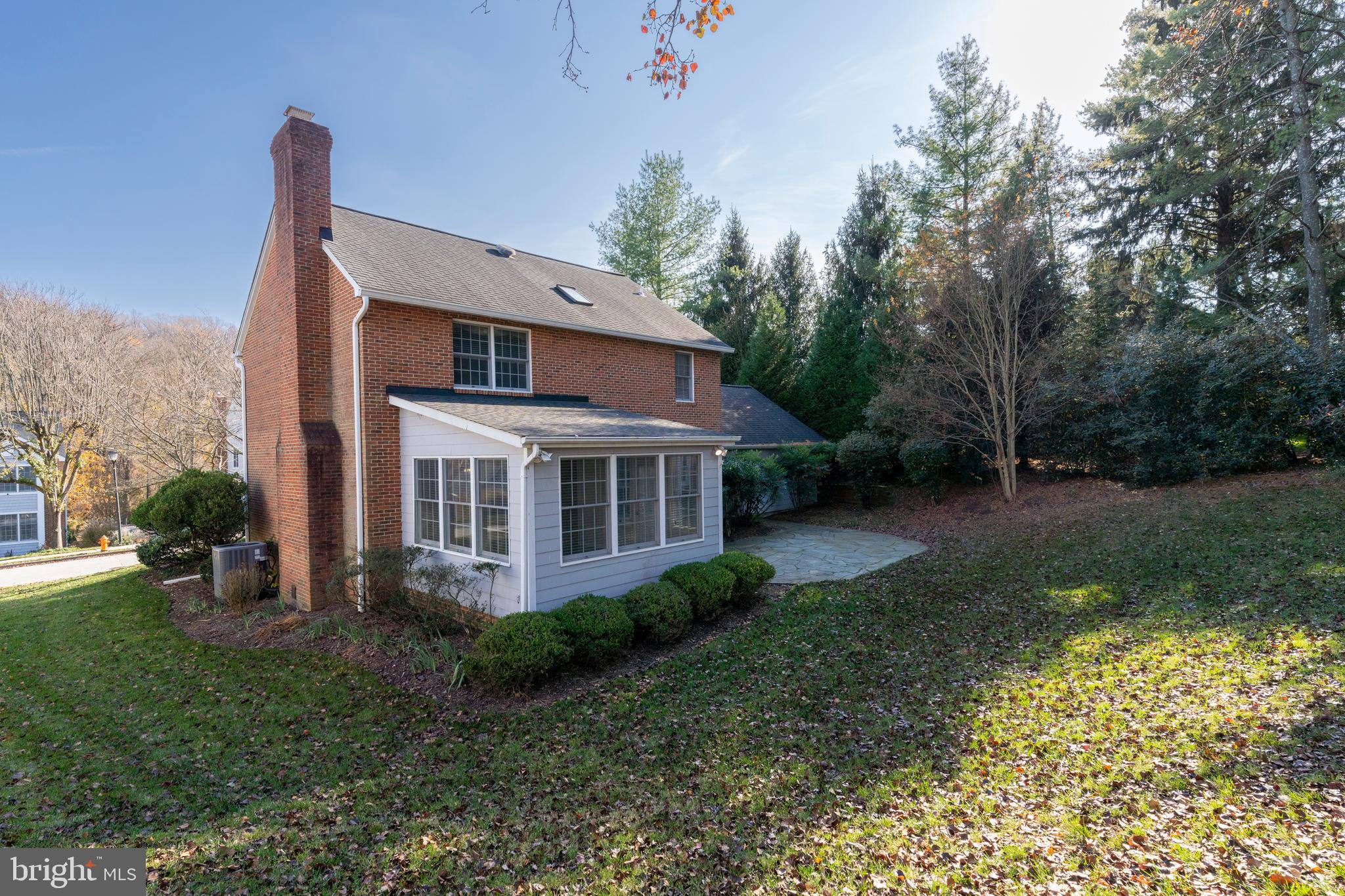 6 FOUNDRY CT