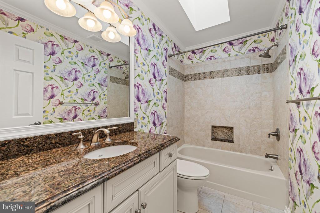 6 FOUNDRY CT