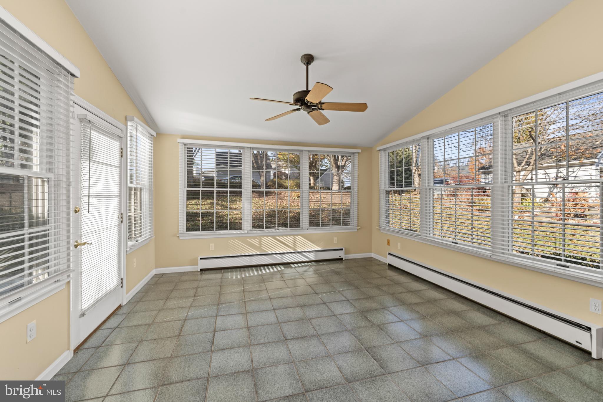 6 FOUNDRY CT