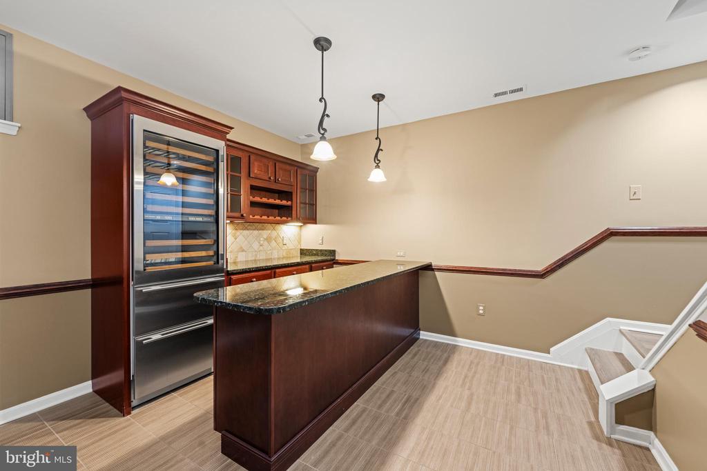 6 FOUNDRY CT