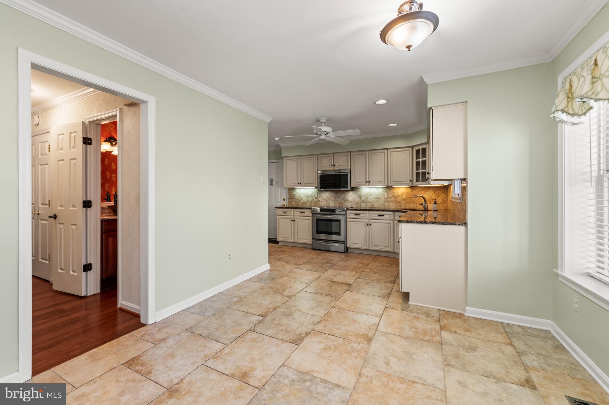 6 FOUNDRY CT