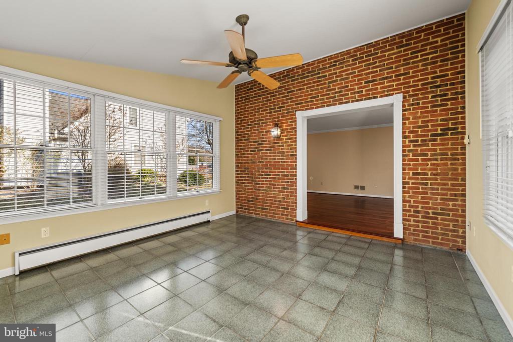 6 FOUNDRY CT