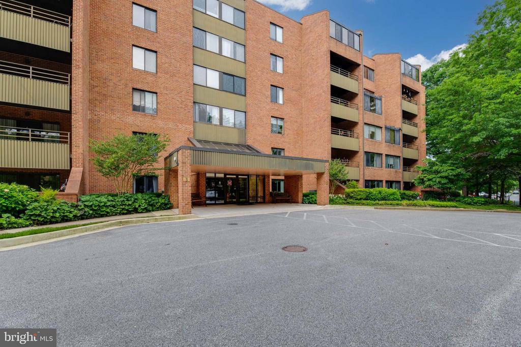 3 Southerly Ct #202