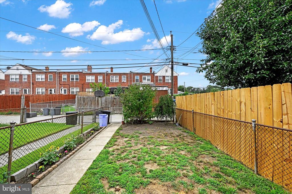 8356 Edgedale