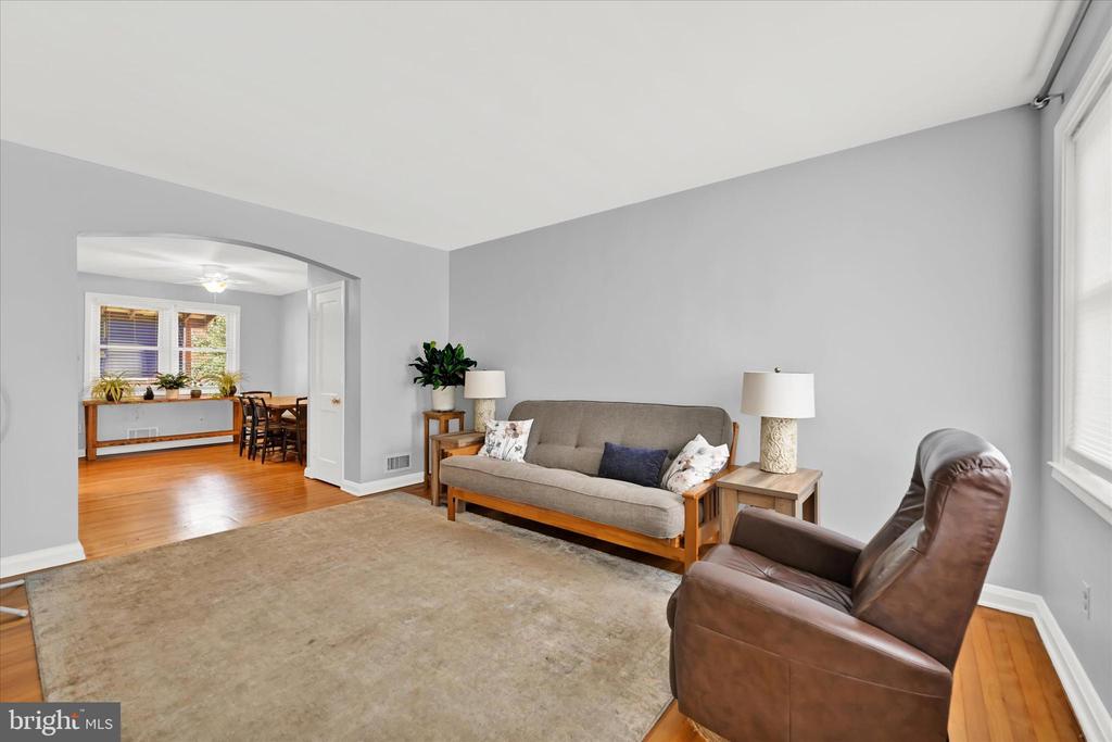 8356 Edgedale