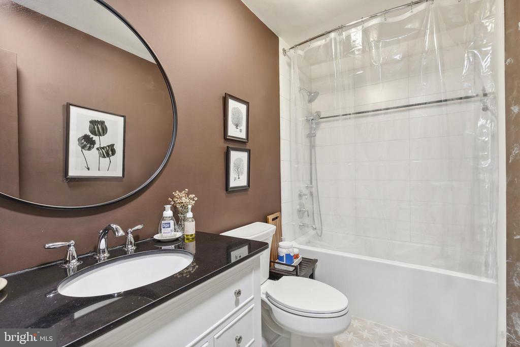 13 Wimpole Ct #D