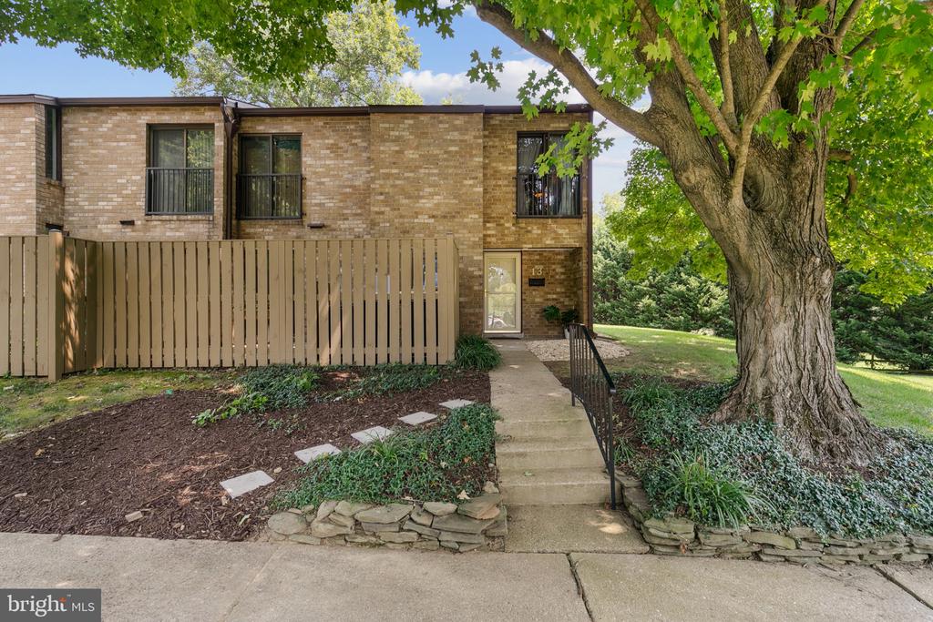 13 Wimpole Ct #D