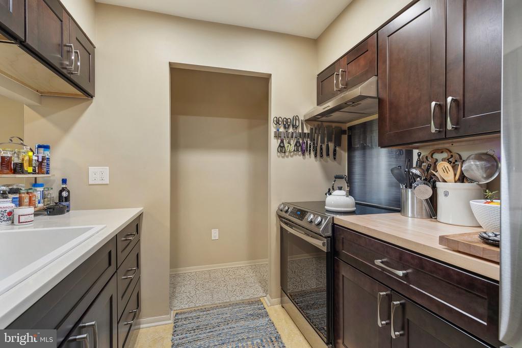 13 Wimpole Ct #D