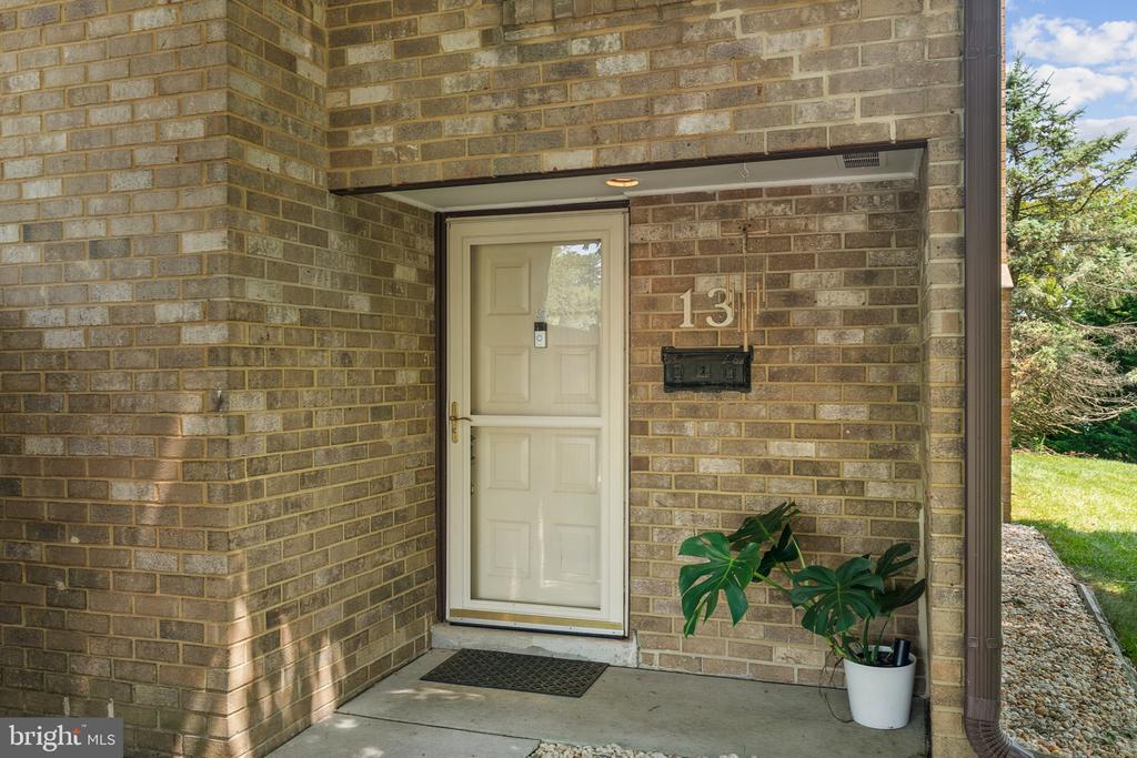 13 Wimpole Ct #D