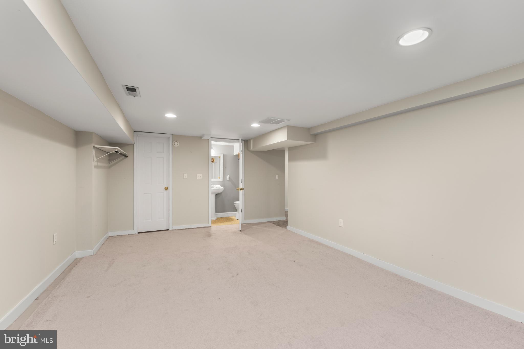 910 Kingston Rd