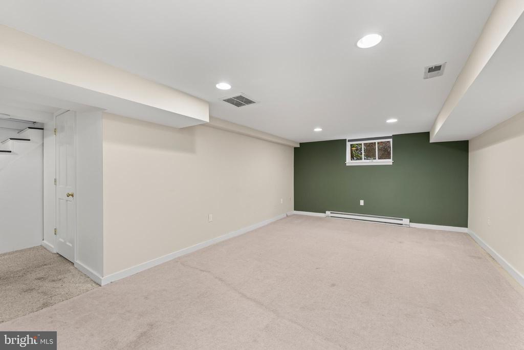 910 Kingston Rd