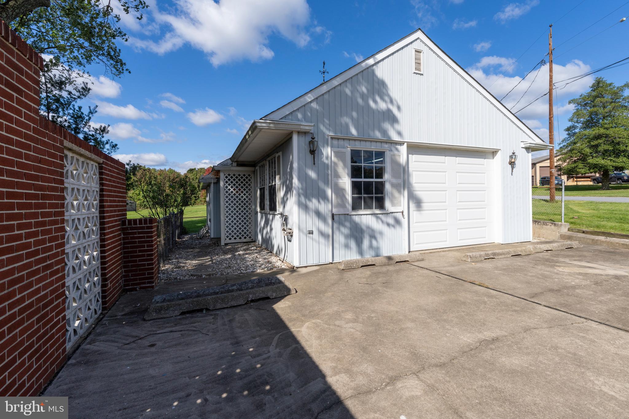 4747 Ridge Rd