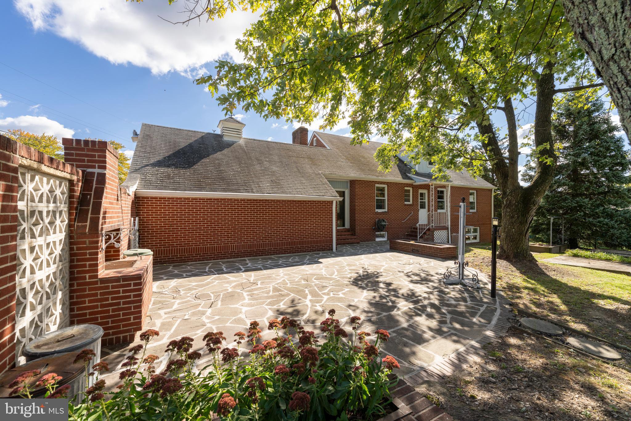 4747 Ridge Rd