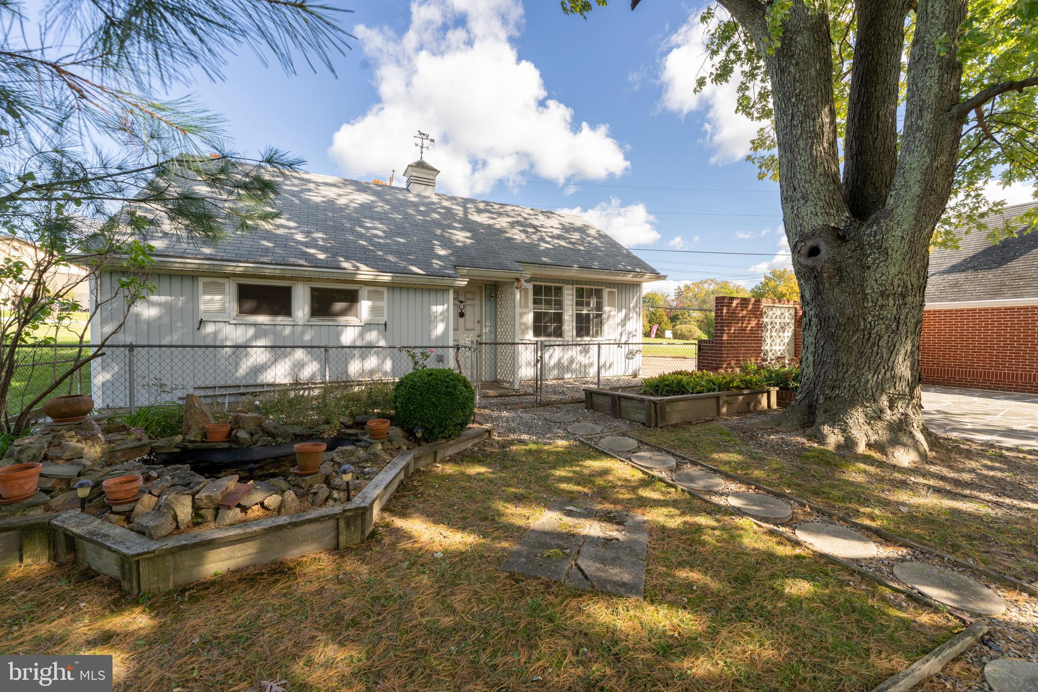 4747 Ridge Rd