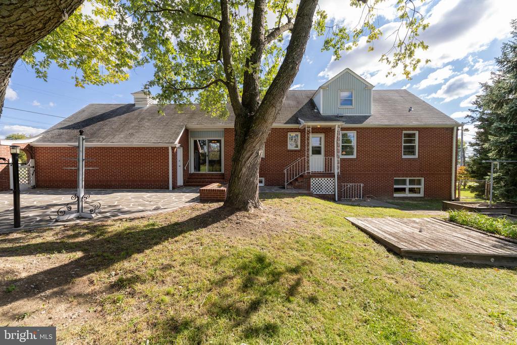 4747 Ridge Rd