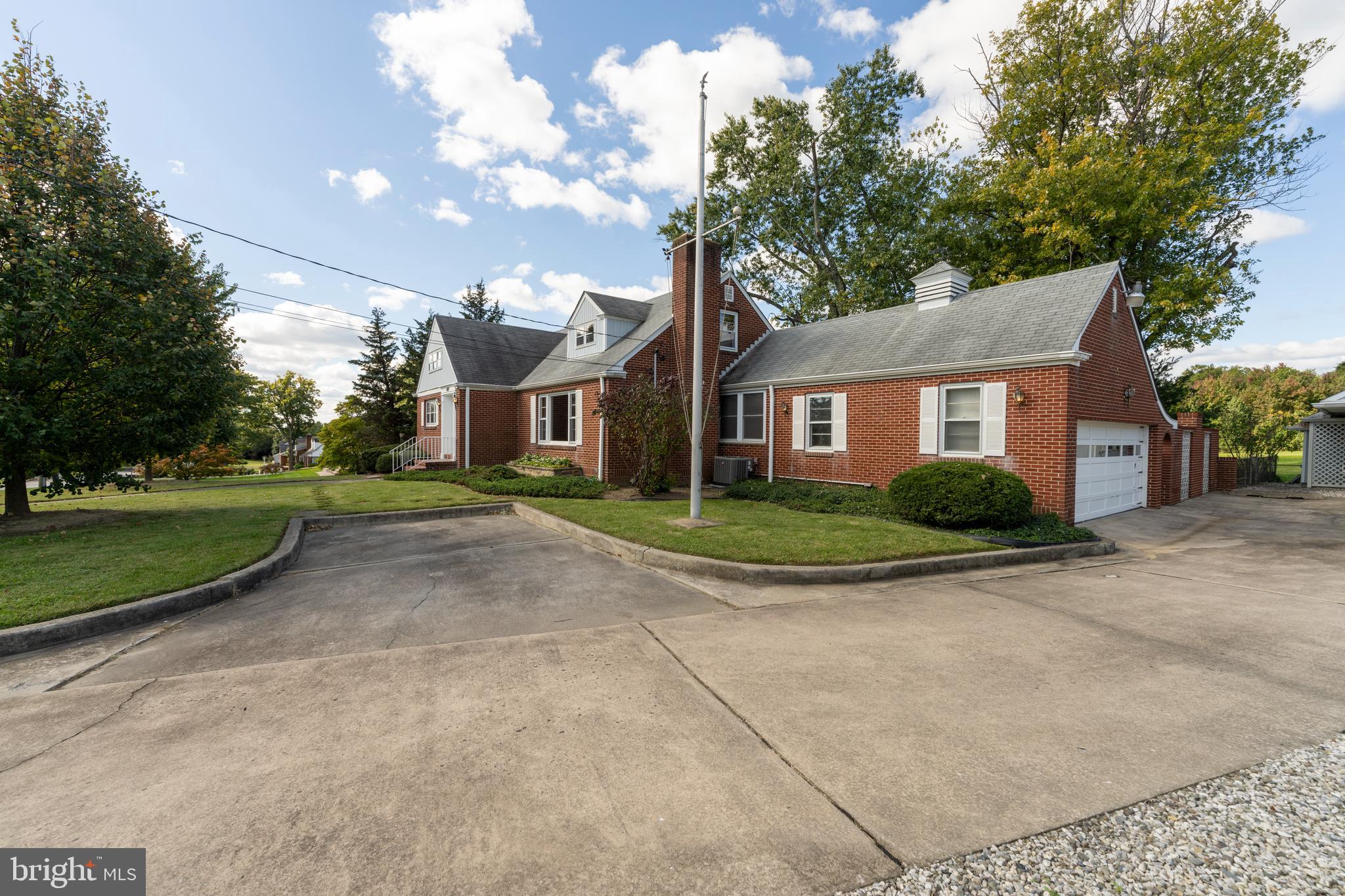 4747 Ridge Rd