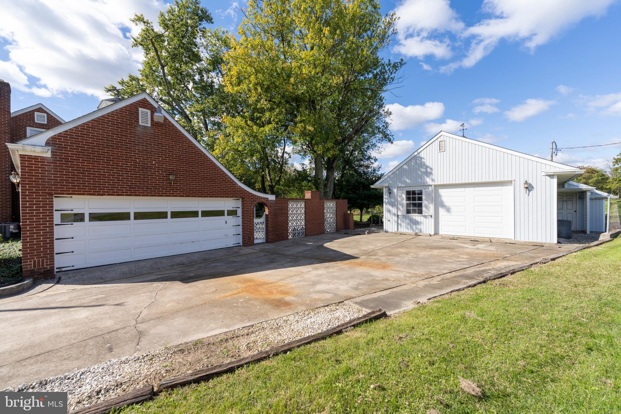 4747 Ridge Rd