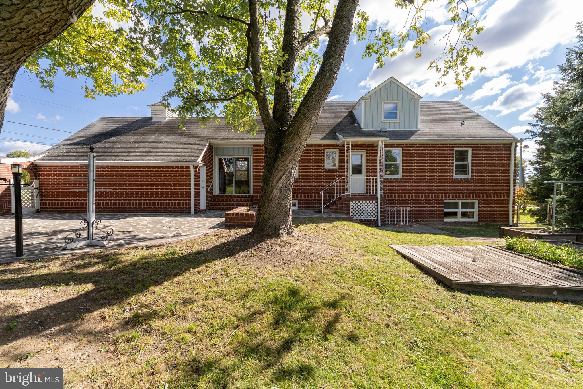 4747 Ridge Rd