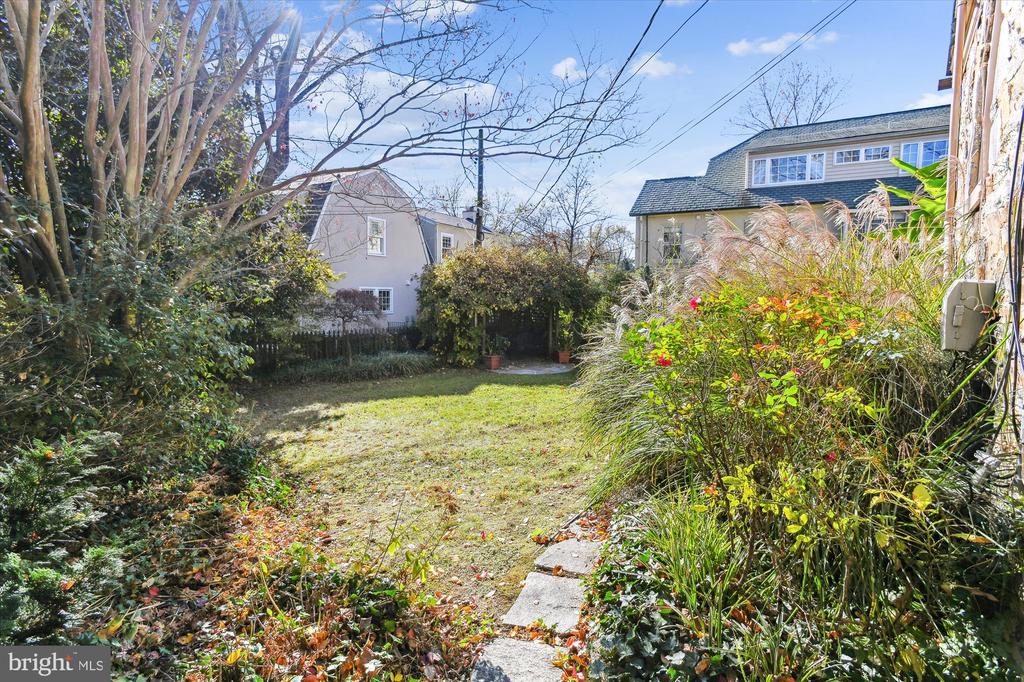 703 Stoneleigh Rd