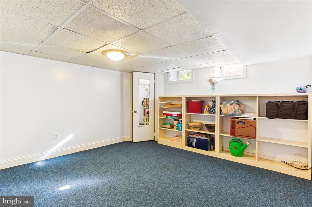 703 Stoneleigh Rd