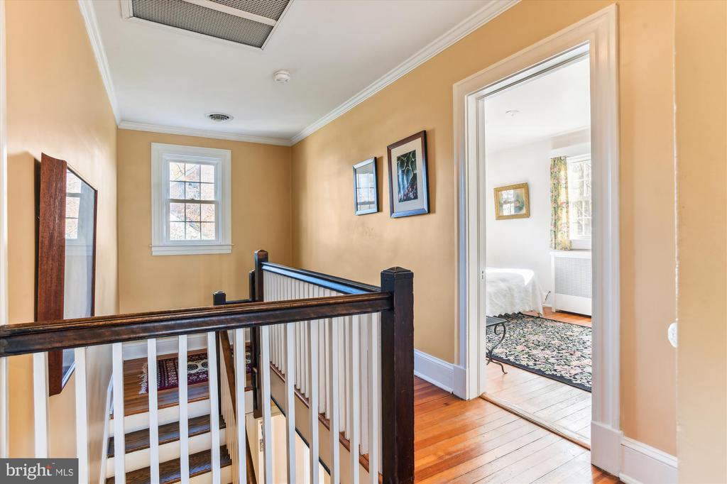 703 Stoneleigh Rd