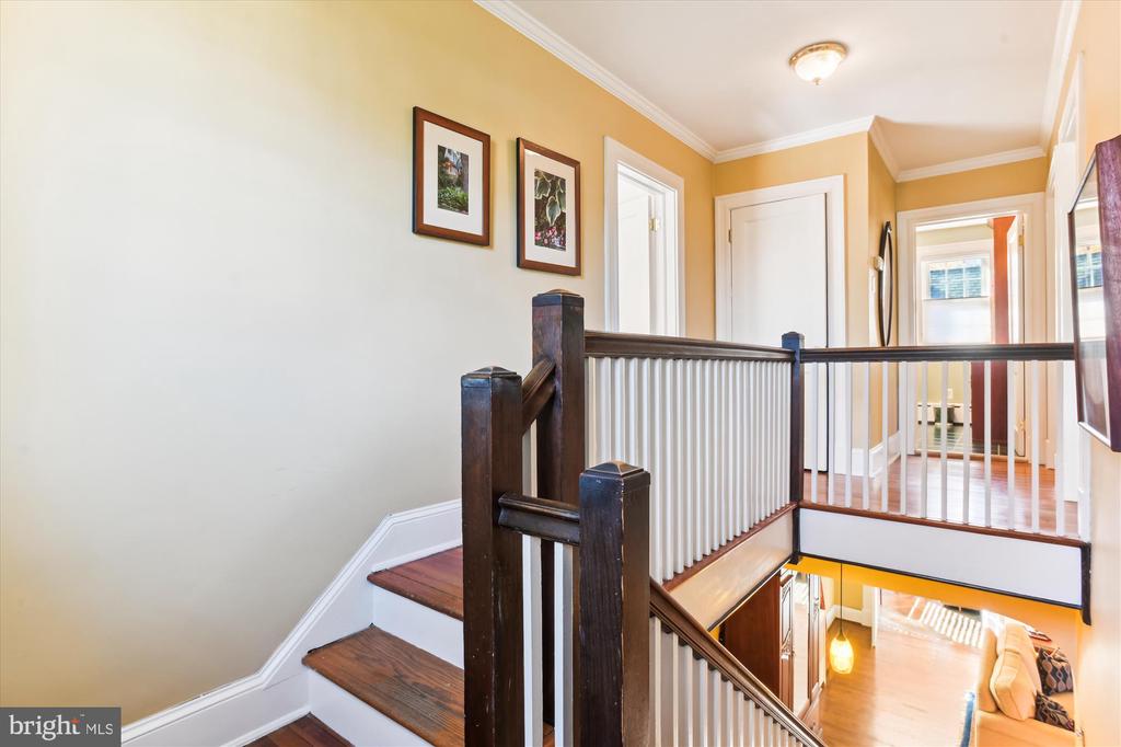 703 Stoneleigh Rd