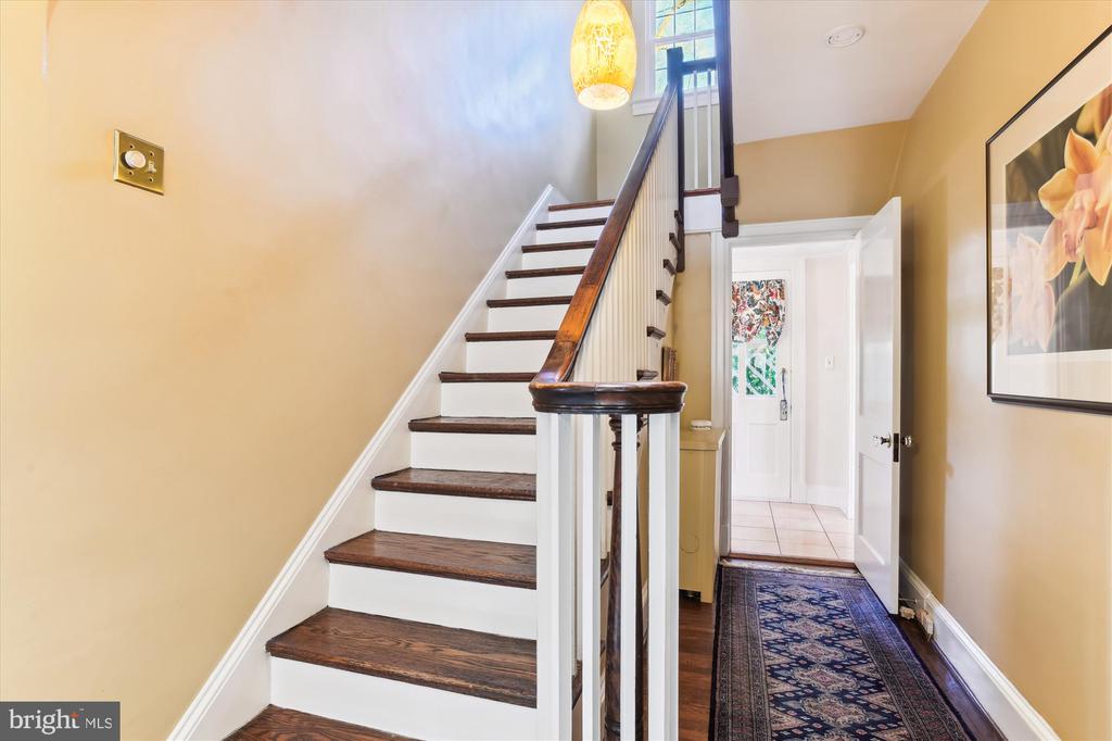 703 Stoneleigh Rd