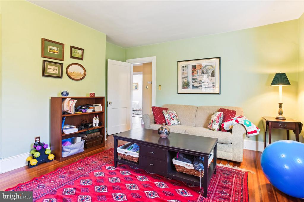 703 Stoneleigh Rd
