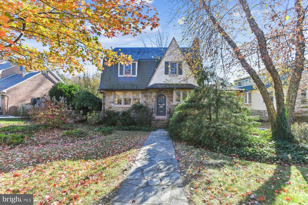 703 Stoneleigh Rd