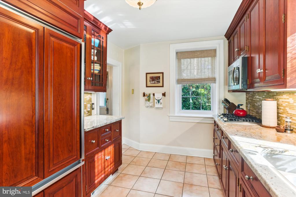 703 Stoneleigh Rd