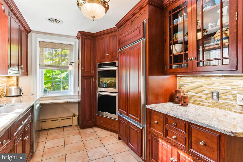 703 Stoneleigh Rd