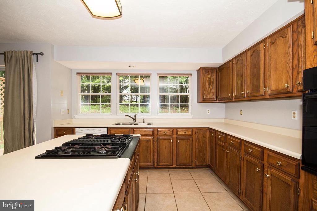 1212 WALNUTWOOD