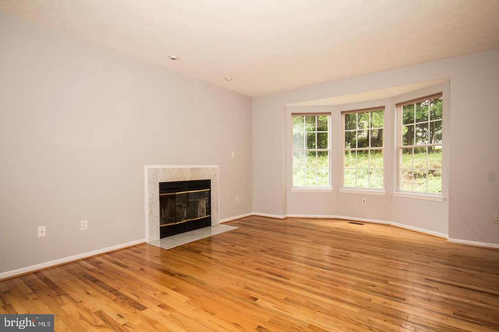 1212 WALNUTWOOD