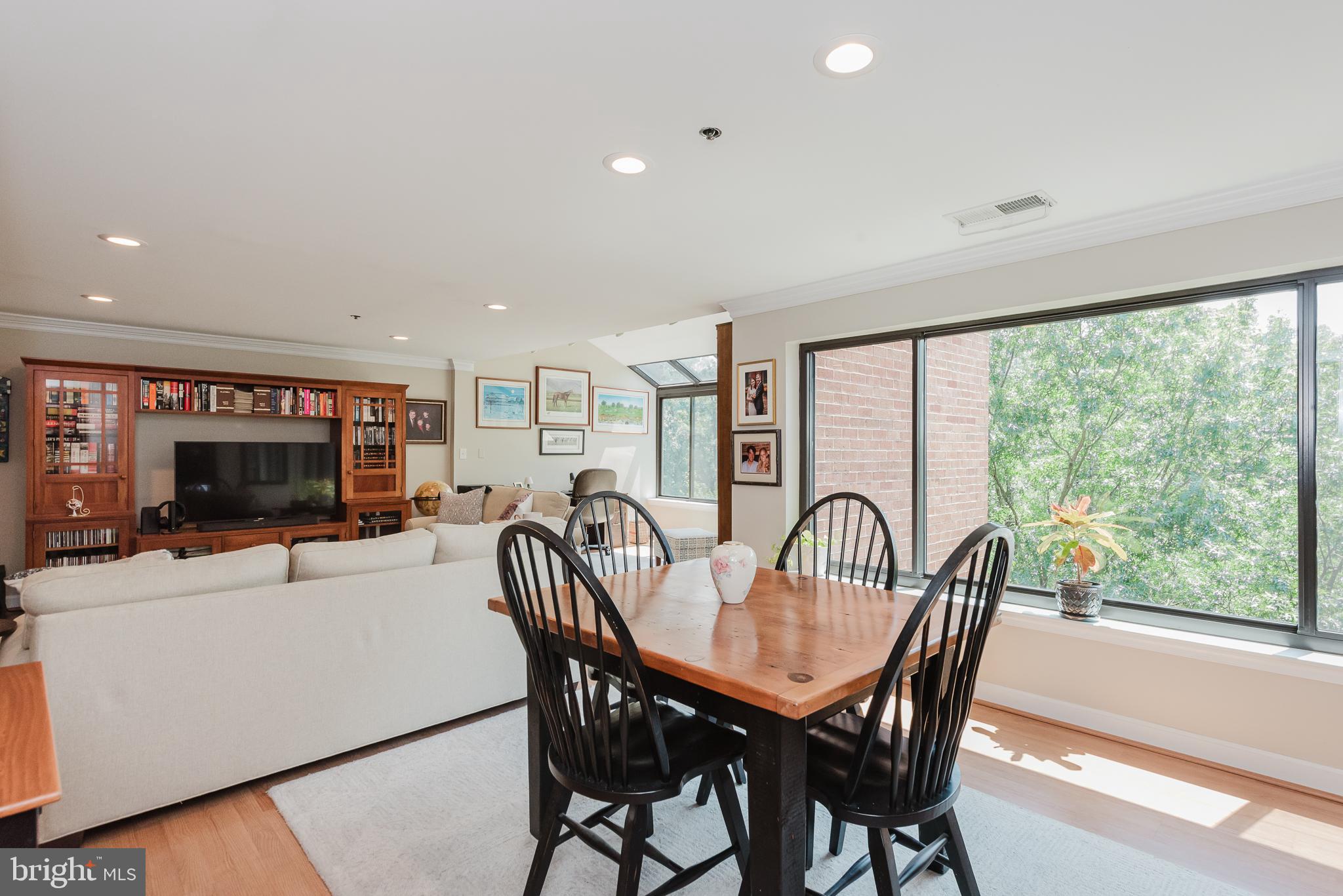 1 SOUTHERLY COURT 601