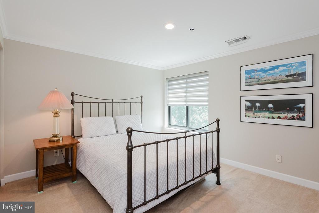 1 SOUTHERLY COURT 601