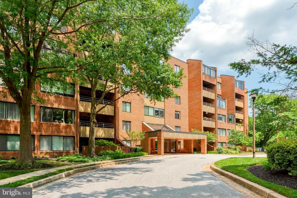 1 SOUTHERLY COURT 601