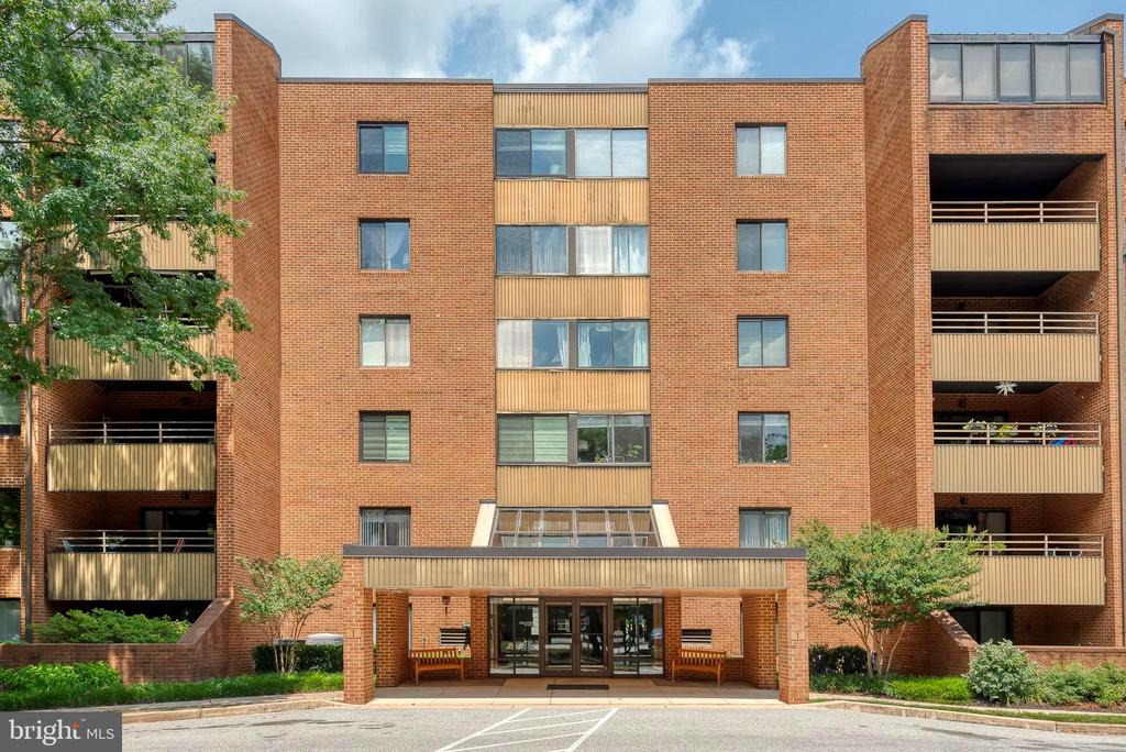 1 SOUTHERLY COURT 601