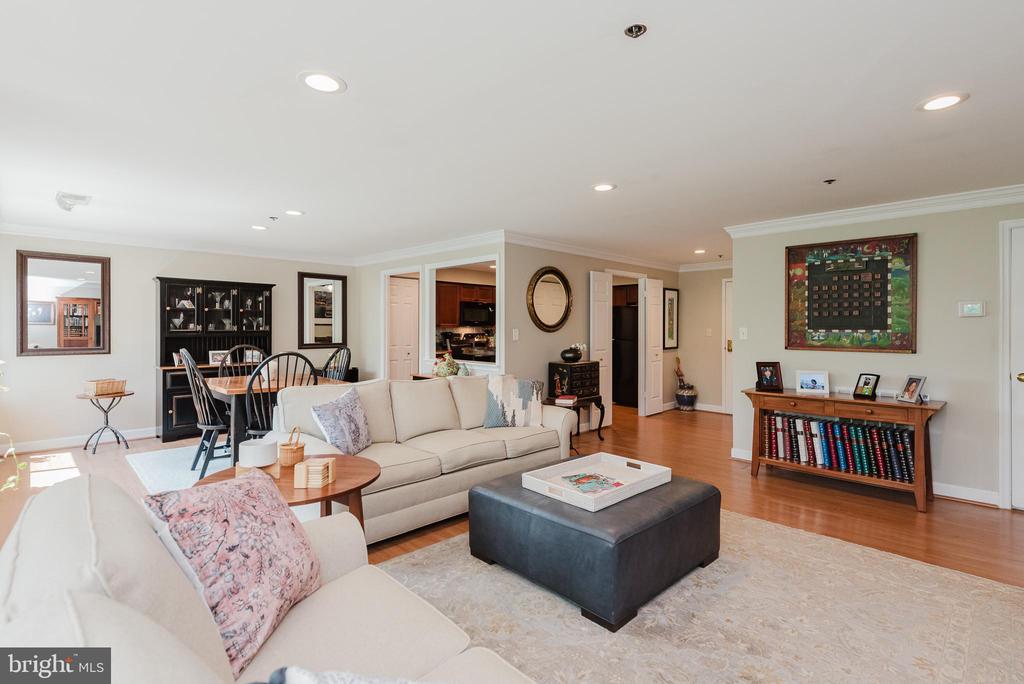 1 SOUTHERLY COURT 601