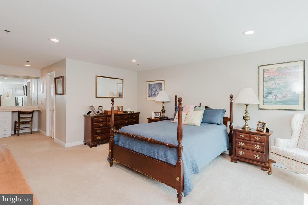 1 SOUTHERLY COURT 601