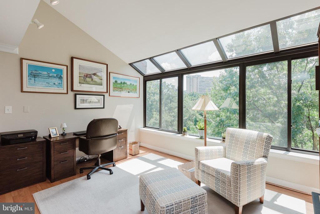 1 SOUTHERLY COURT 601