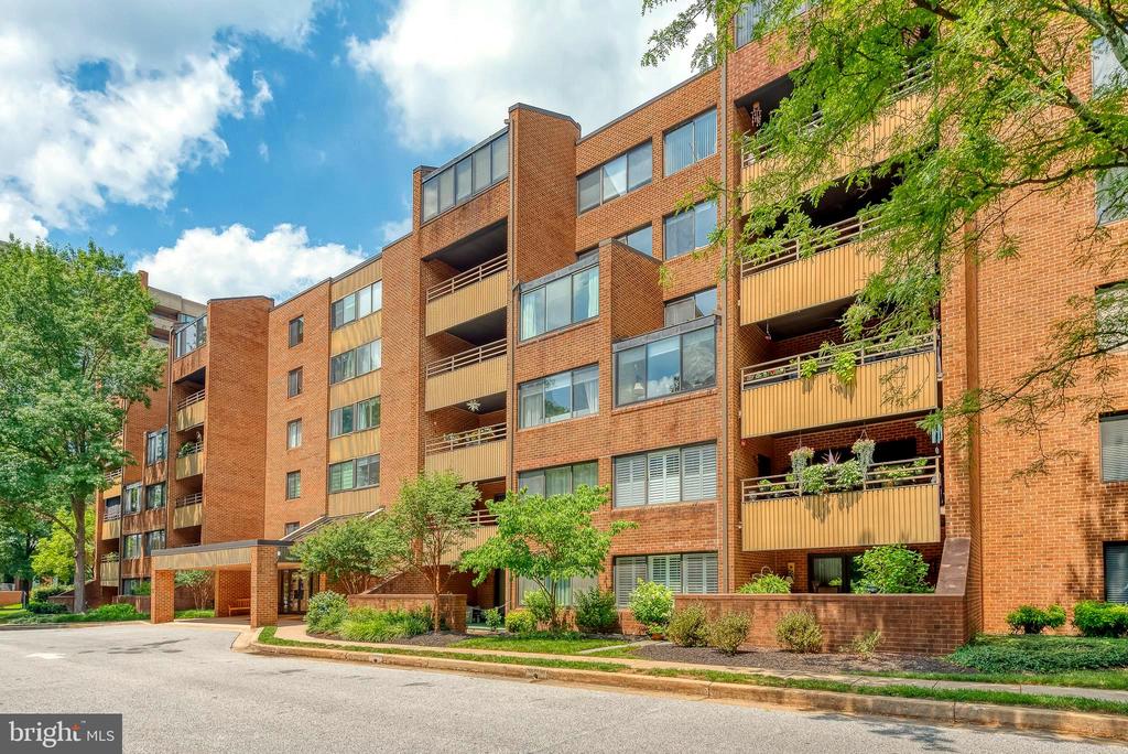 1 SOUTHERLY COURT 601
